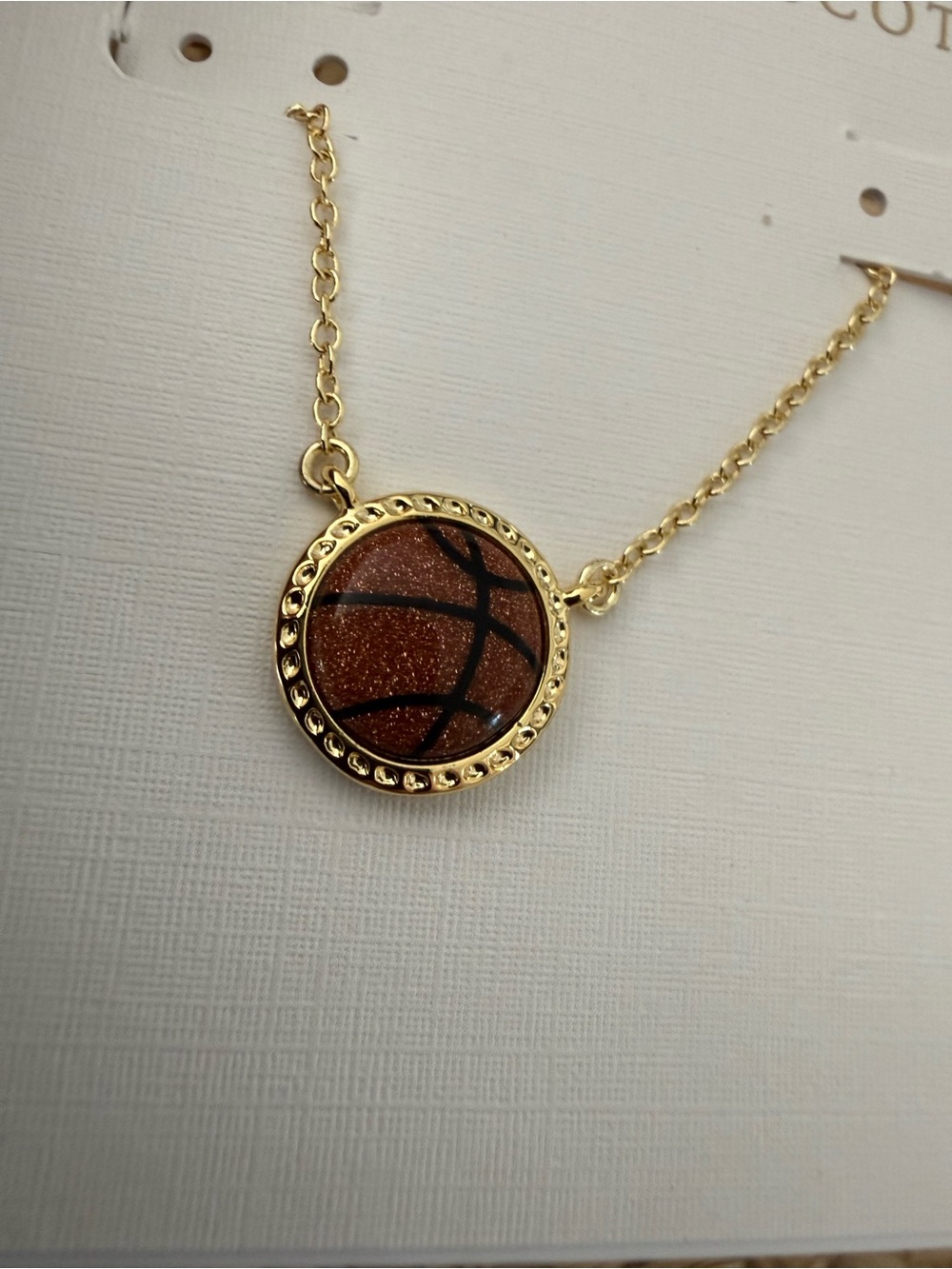 Kendra Scott Basketball Gold Short Pendant Necklace in Orange Goldstone